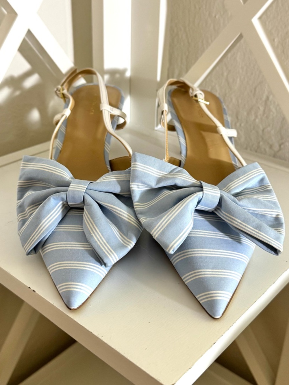 ANN TAYLOR Striped Light Blue Slingback Kitten Heel with Bow - Picture 2 of 4
